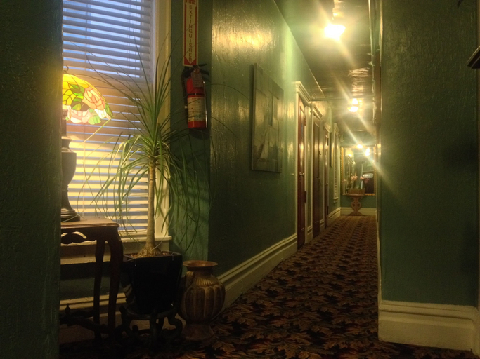 Others 4, Luz Hotel, San Francisco
