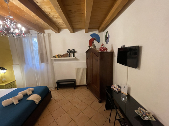 Bedroom 5, Vicolo 22, Verona