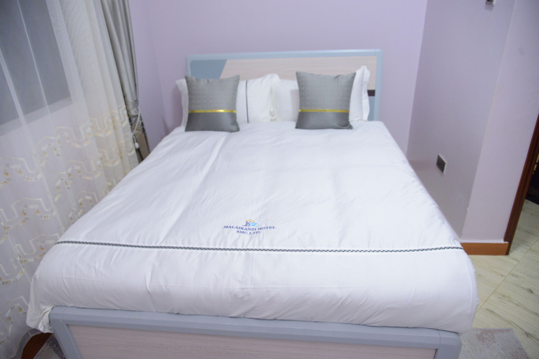 Bedroom 2, Malaikanzi Suites, Busiiro