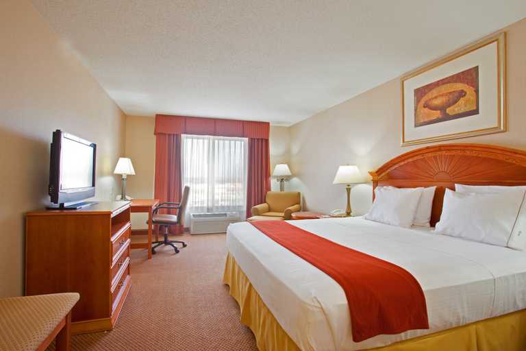 Bedroom 2, Holiday Inn Express & Suites LOGANSPORT by IHG, Cass