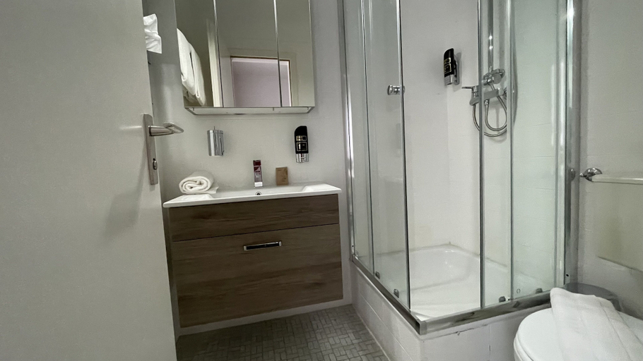 Bathroom 5, Hotel Paidion, Goslar