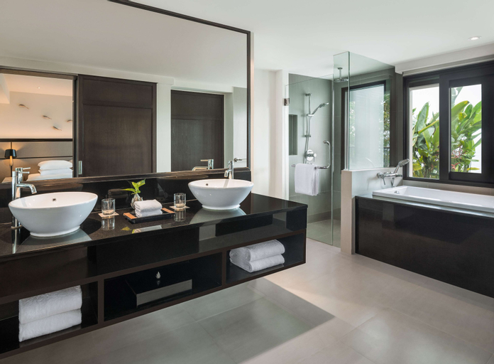 Bathroom 13