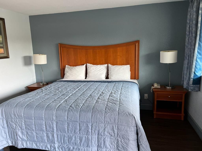 Bedroom 5, Holiday Motel, Clark