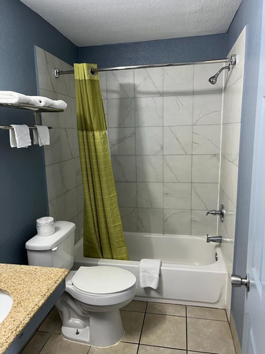 Bathroom 4, Holiday Motel, Clark