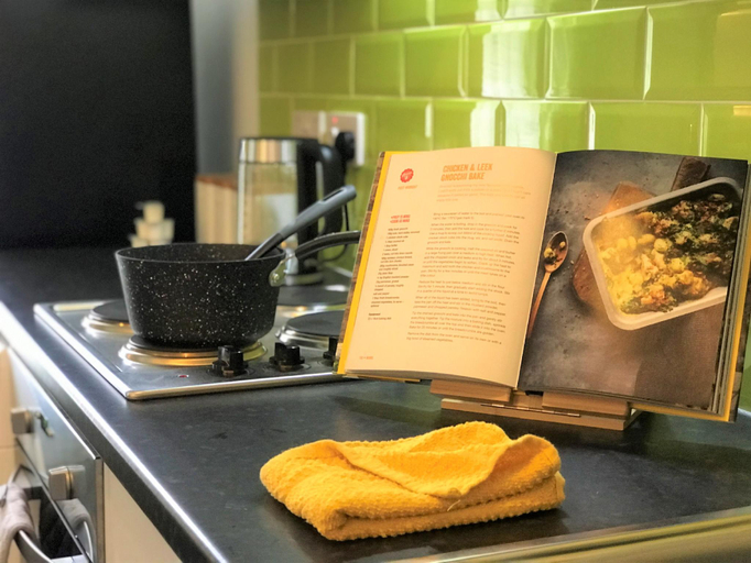 Food & Drinks 4, Restful 1-Bedroom flat in St Helens, Saint Helens