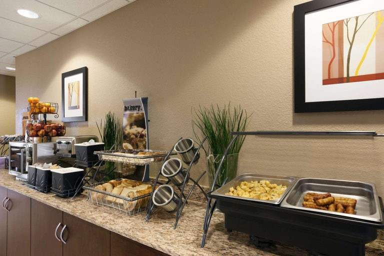 Food & Drinks 5, Microtel Inn & Suites by Wyndham Kenedy/Karnes City, Karnes