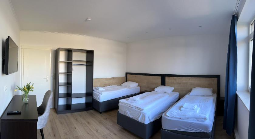 Bedroom 1, Hotel Langhans, Verden