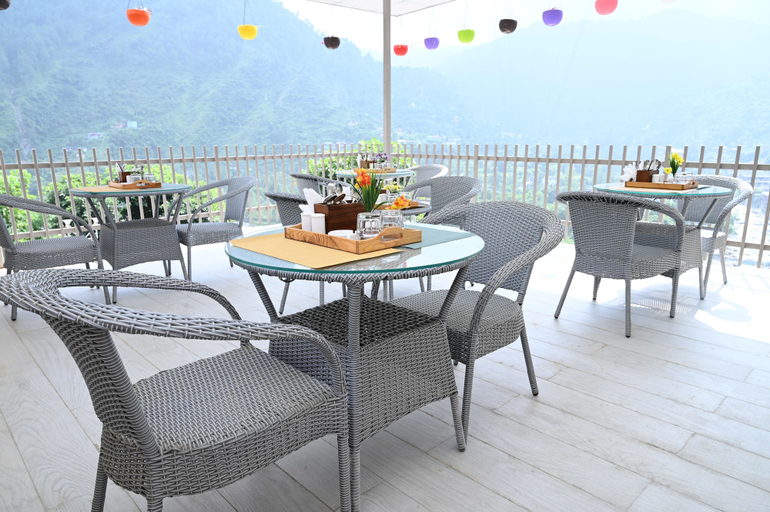 Food & Drinks 5, SPT Clarks Inn Suite Mandi, Mandi