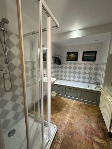 Bathroom 5, Côté Park, Saône-et-Loire