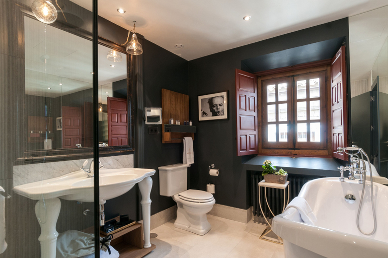 Bathroom 5, La Casa del Presidente Small Luxury Hotels, Ávila