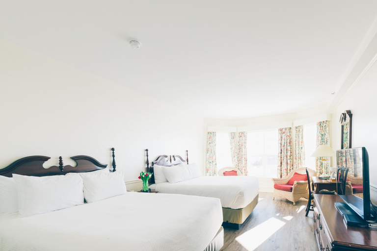 Bedroom 3, Loyalist Country Inn & Conference Centre, Prince