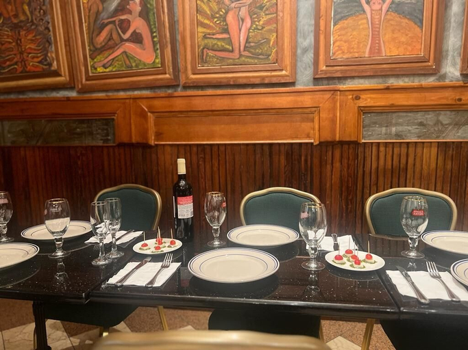 Food & Drinks 5, The Historic Blue Moon Hotel - NYC, New York