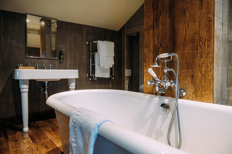 Bathroom 4, Assheton Arms, Lancashire