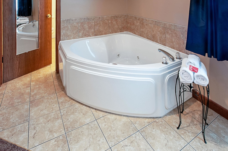 Bathroom 3, Econo Lodge Menomonie On The Bay MI, Lake Michigan