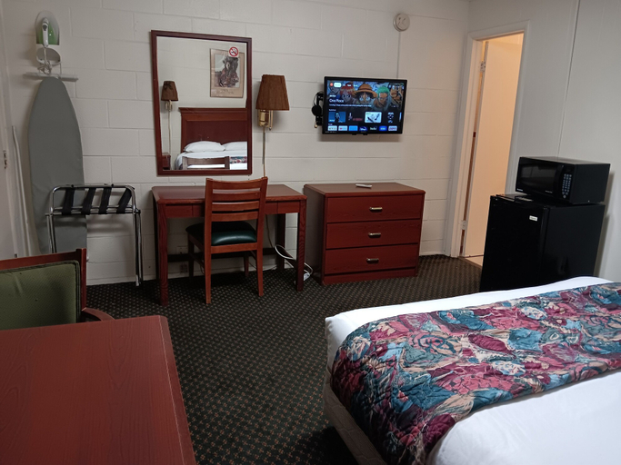 Bedroom 4, Travel Inn La Junta, Otero