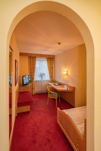 Bedroom 4, Parkhotel Traunstein, Traunstein