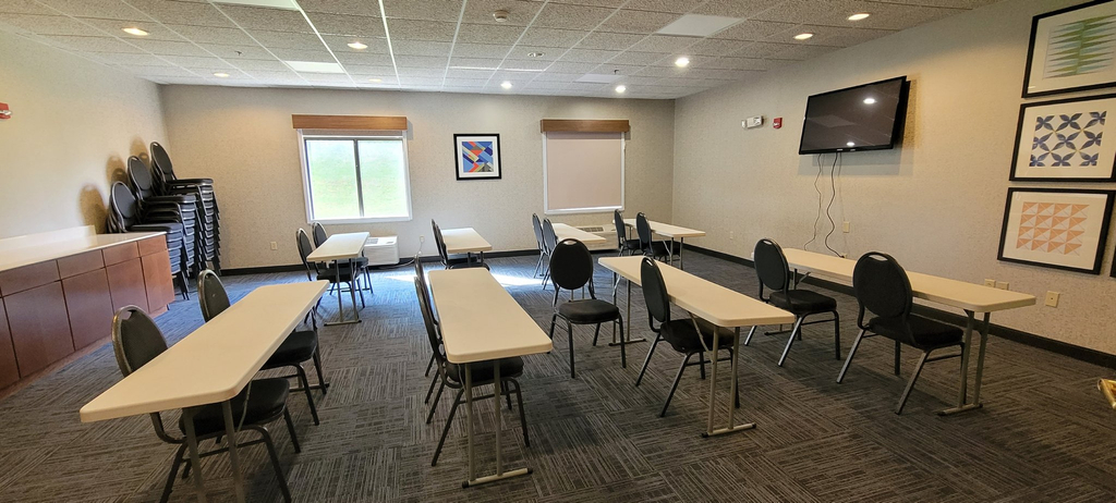 Business Facilities 5, Holiday Inn Express & Suites LOGANSPORT by IHG, Cass