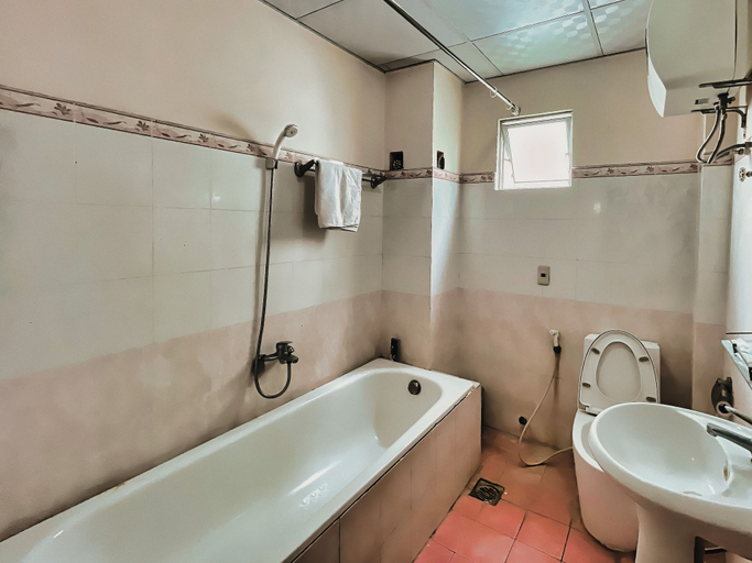Bathroom, Quang Vinh 2 Hotel, Nha Trang