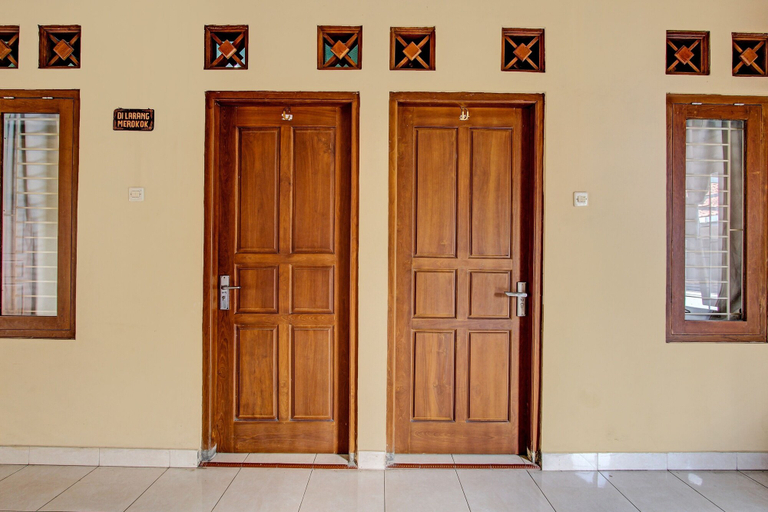 Exterior & Views 2, Hotel O Timoti Guest House, Yogyakarta