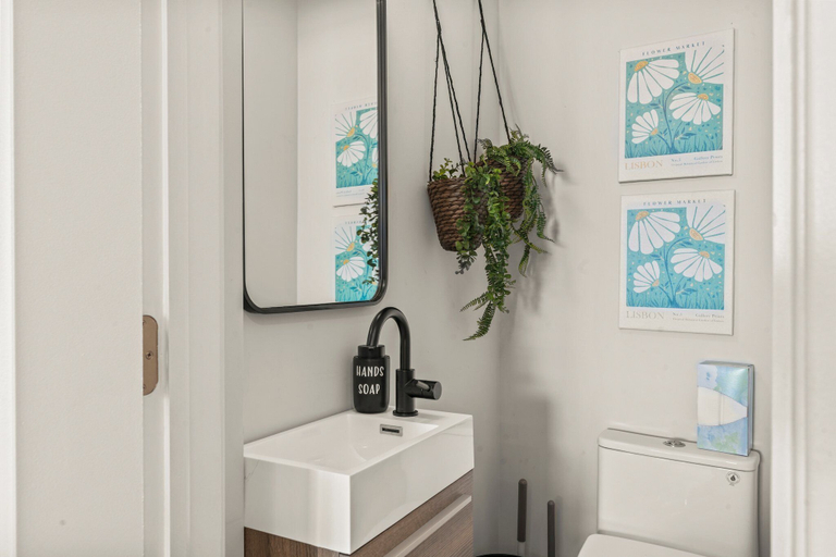 Bathroom 4, Passyunk Square Spacious 1BR - Huge Deck, Philadelphia