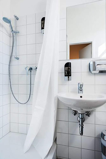Bathroom 5, Apple City Hotel, Berlin