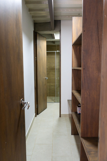Others 4, M1145 Loft, Pereira
