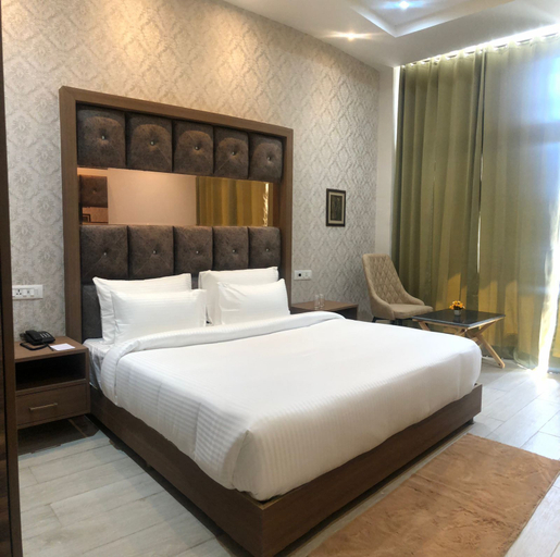 Bedroom 3, SPT Clarks Inn Suite Mandi, Mandi