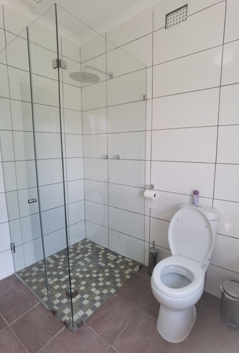 Bathroom 3, Random Harvest Country Cottages, West Rand