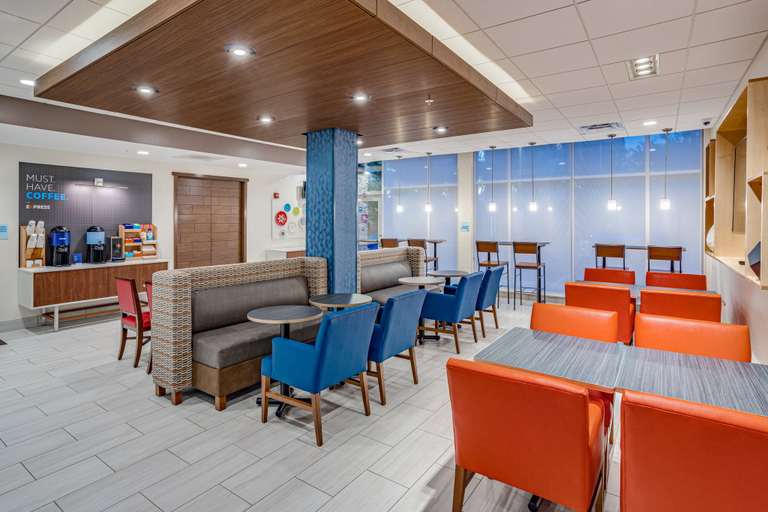 Food & Drinks 2, Holiday Inn Express & Suites ELKHART NORTH by IHG, Elkhart