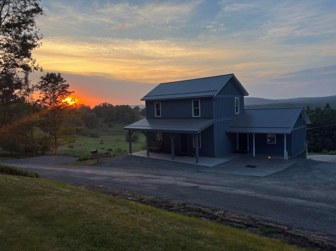 Exterior & Views 2, Valley View Inn, Tioga