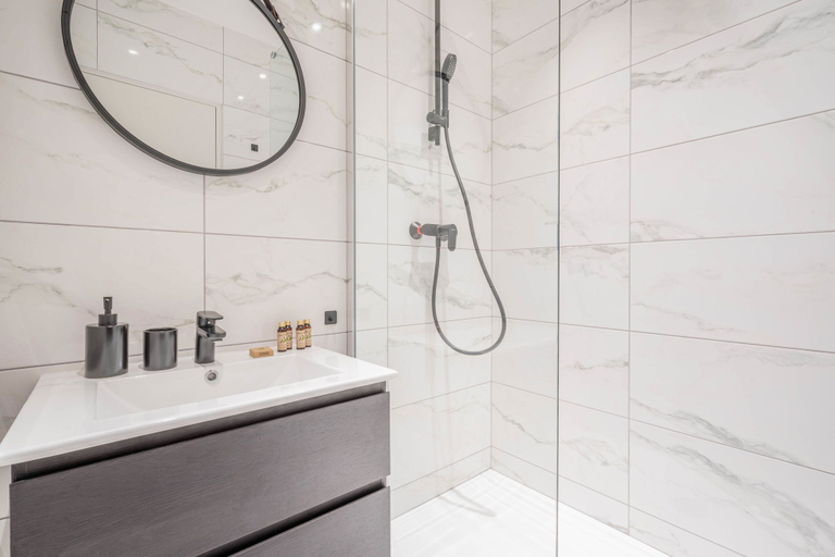 Bathroom 3, Residence Le Belleville, Paris