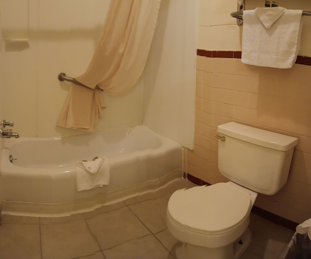 Bathroom, Travel Inn La Junta, Otero
