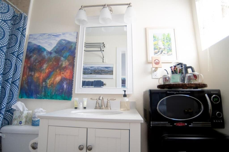 Bathroom 3, Mt Williamson Motel and Basecamp, Inyo