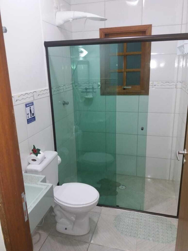 Bathroom 3, Hotel Kiribati, São Sebastião