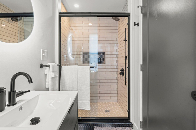 Bathroom 3, 1BR Passyunk AveStunner-Perfect Location, Philadelphia