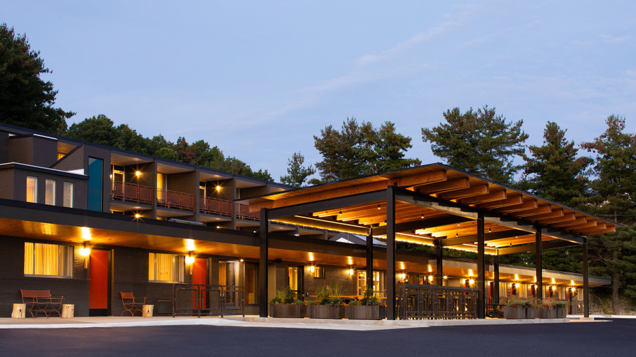 Rhode's Motor Lodge, Watauga
