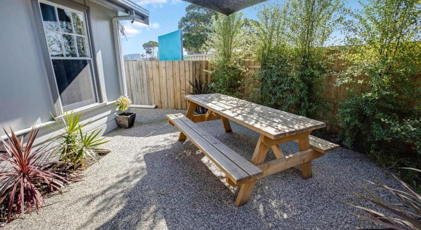 Exterior & Views 5, Beach and Lakes Cottage A, E. Gippsland - Bairnsdale
