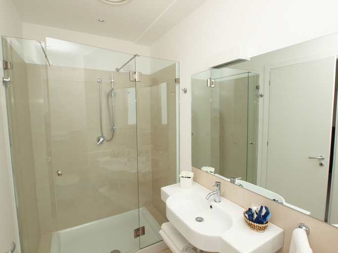 Bathroom 3, Villa San Bartolo, Ragusa