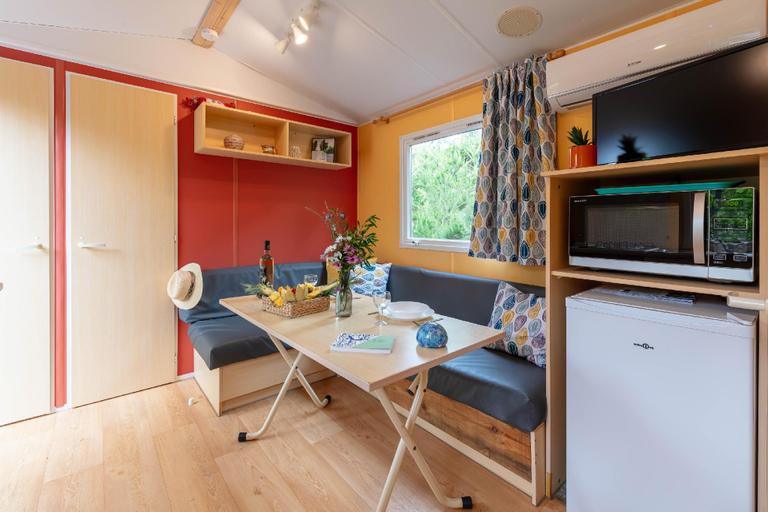 Others 5, L’Eucalyptus, mobil-home avec extérieur spacieux à quelques mètres de la mer, Var