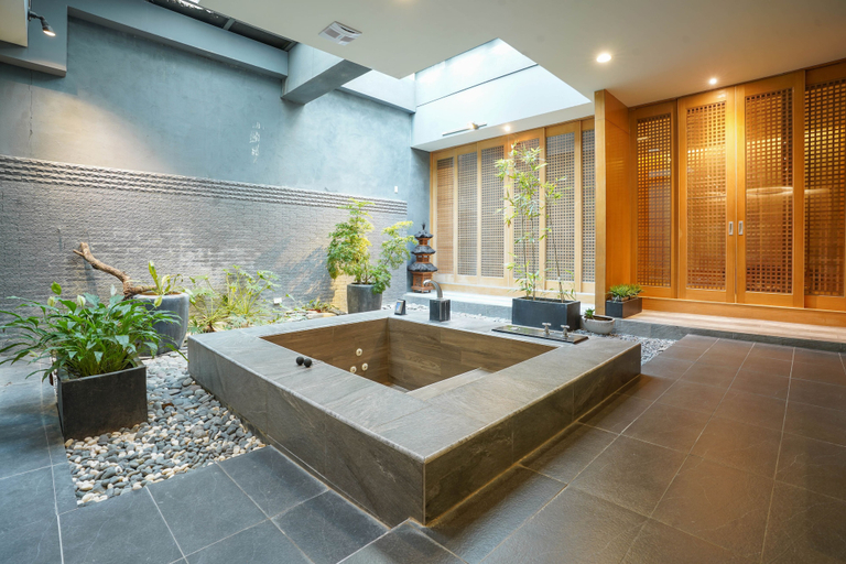 Bathroom 3, Moonlight Motel, Taichung