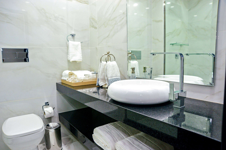 Bathroom 5, TRYP by Wyndham Santa Cruz, Andrés Ibáñez