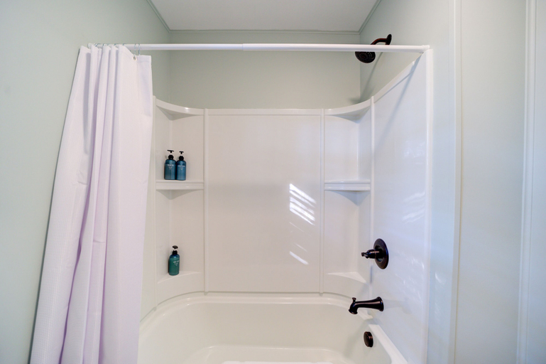 Bathroom 4, Scenic Drive Resort by DreamStay, Muskegon