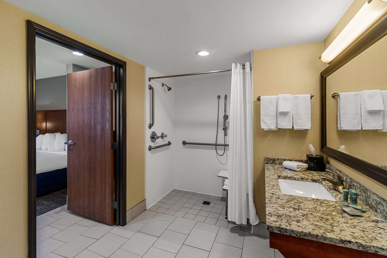 Bathroom 4, Best Western Bridgeview Hotel, Douglas