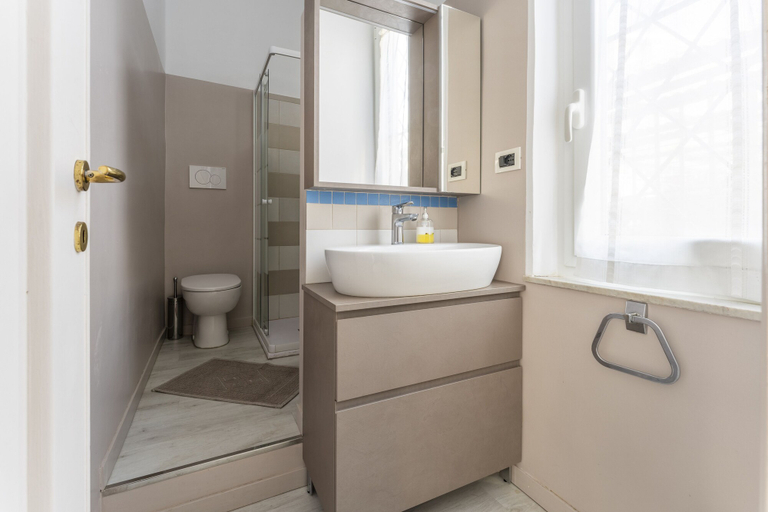 Bathroom 4, A due passi da Camogli 2, Genova
