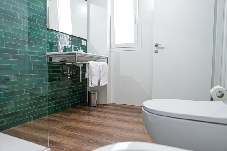 Bathroom 4, MELO 48, Bari