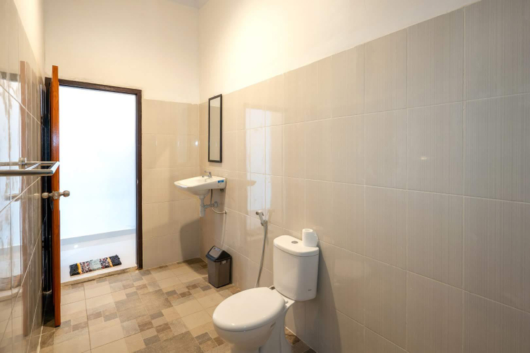 Bathroom 3, Surya Maha Bungallo, Klungkung