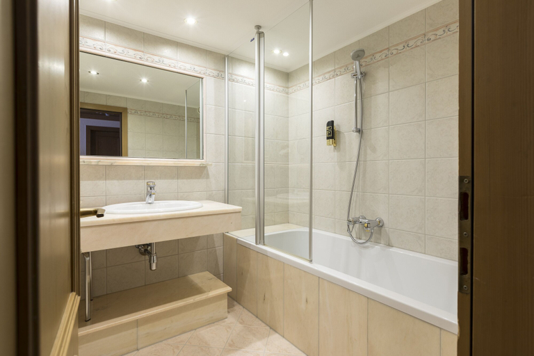 Bathroom 5, Hotel Alte Post, Landeck