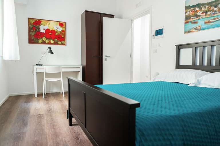 Bedroom 3, Melo 48, Bari