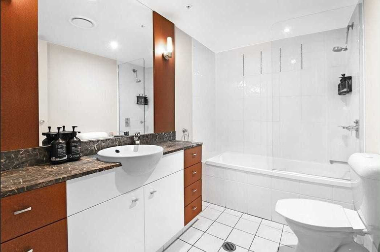Bathroom, Chevron Renaissance Private room Lvl16, Gold Coast