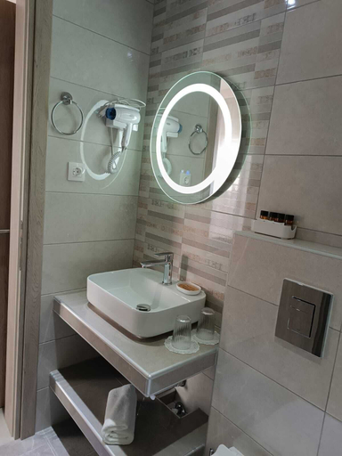 Bathroom 5, Navarino Luxe Suites with Sea View, Central Macedonia